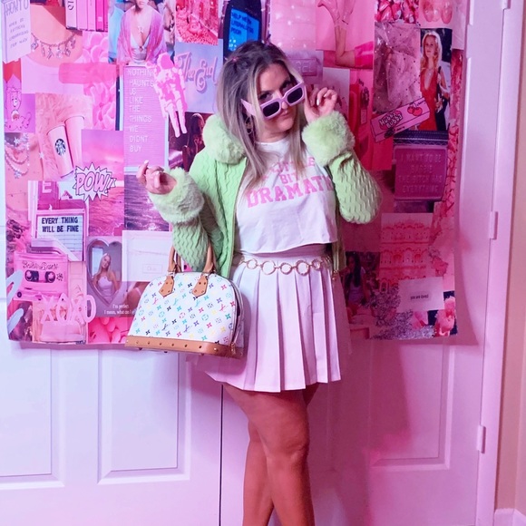 Meet your Posher, Holly - Picture 6 of 7